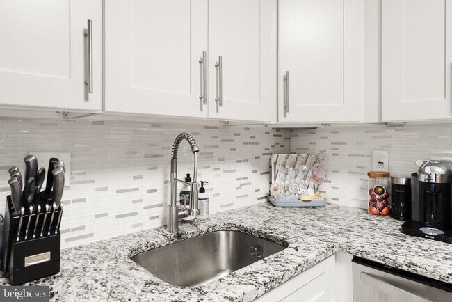 Building Photo - 9728 Kingsbridge Dr