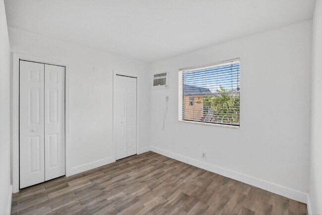 Building Photo - QUICK MOVE IN | FIRST MONTH FREE - Bright & Modern 1-Bedroom Apartment in Prime Oakland Park Loca...