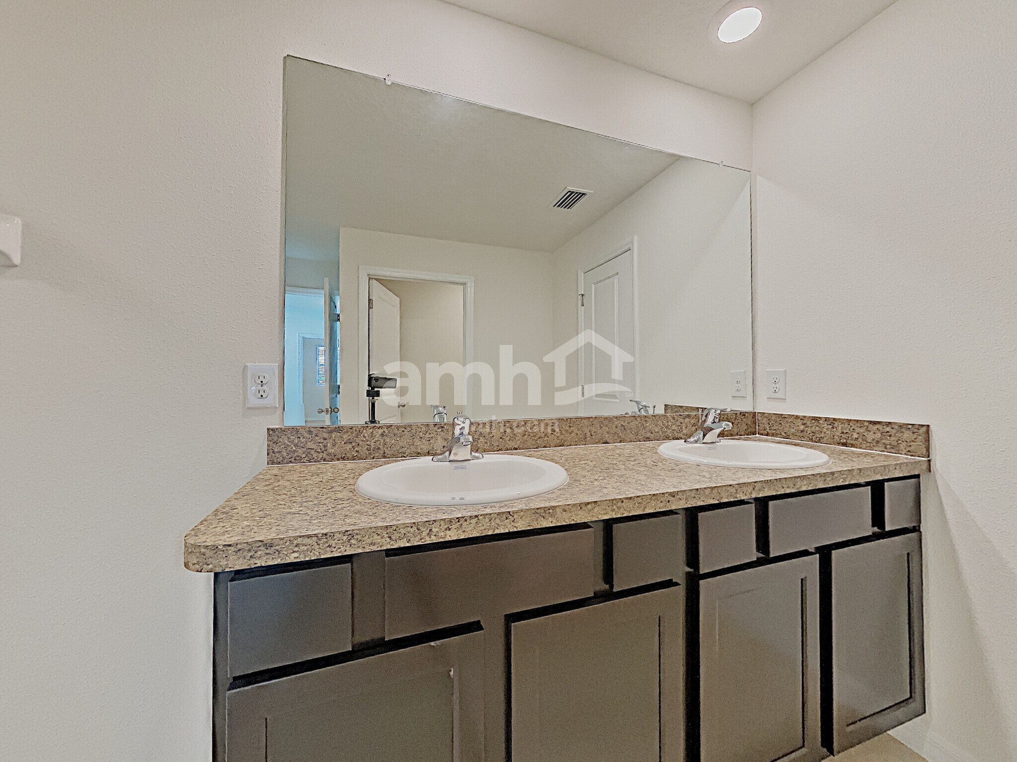 Building Photo - 10316 Flathead Dr