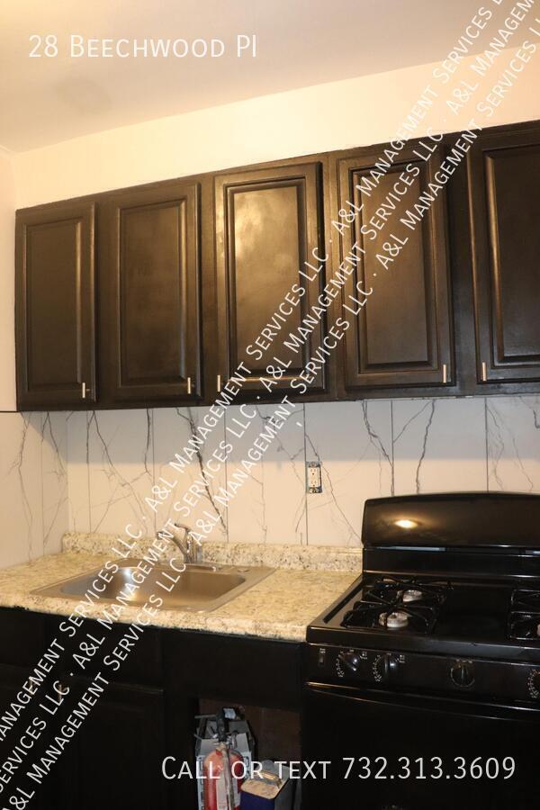 Building Photo - 28 Beechwood Pl