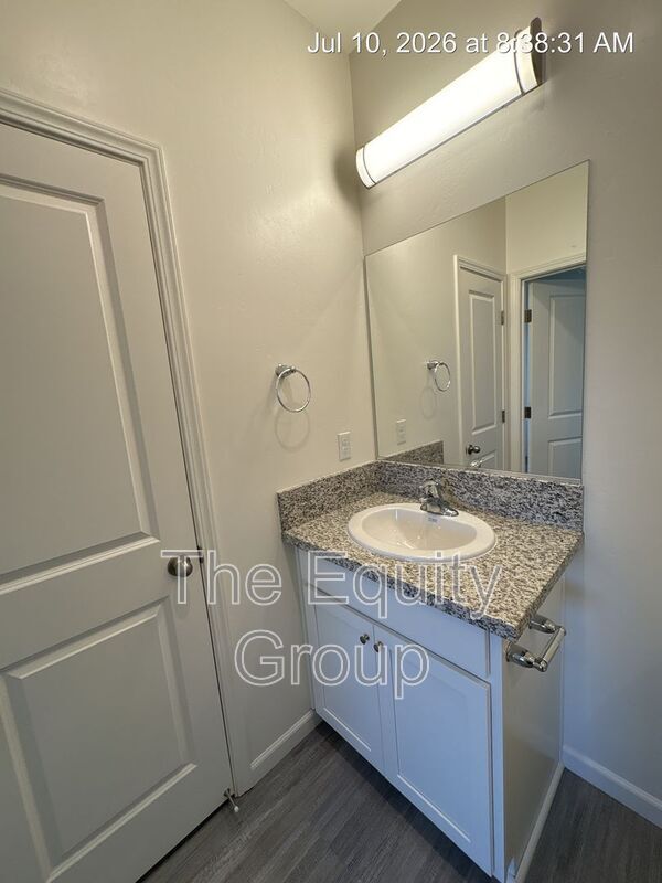 Building Photo - 723 S Pinkham St