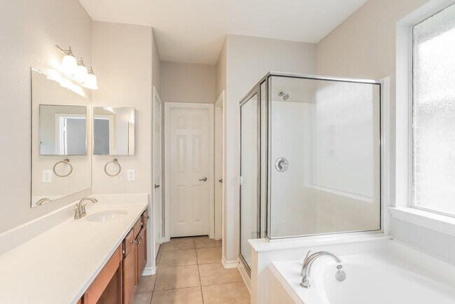 Building Photo - 4939 Forest Hurst Dr