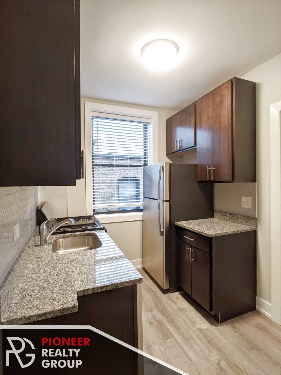 Building Photo - 711 W Brompton Ave