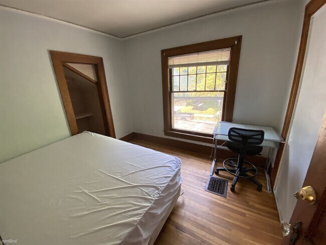 Building Photo - 8 br, 3 bath House - 503 E Ann St 503 East...
