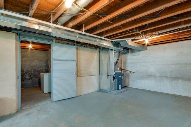 Building Photo - Country House in the Rock Creek School Dis...