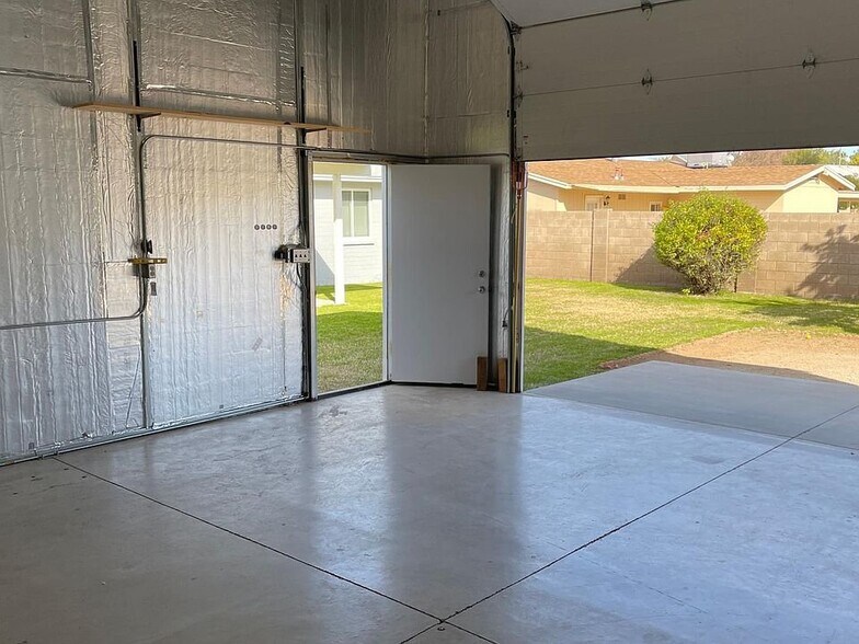 Building Photo - 3443 E Poinsettia Dr