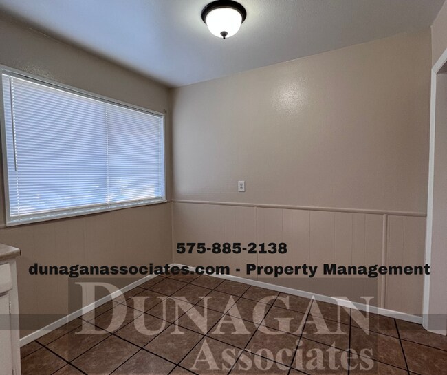 Building Photo - Spacious 3 bed,  1 1/2 bath