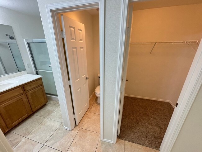 Building Photo - Gorgeous 3bed/1bath w/ 2 Car Garage located in Henderson!