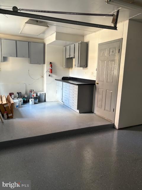 Building Photo - 6135 Rainbow Dr