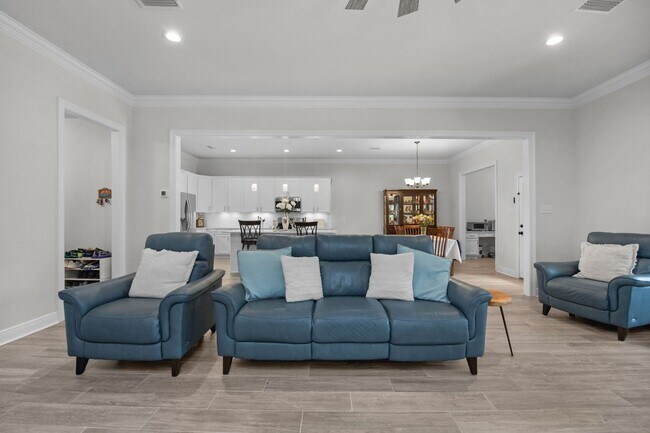 Building Photo - 5718 Oak Hvn Ln