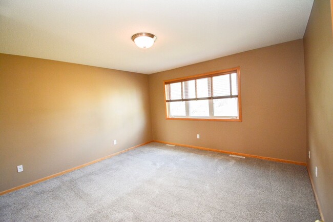 Building Photo - Spacious 4 Bedroom in Fantastic Cul-De-Sac!