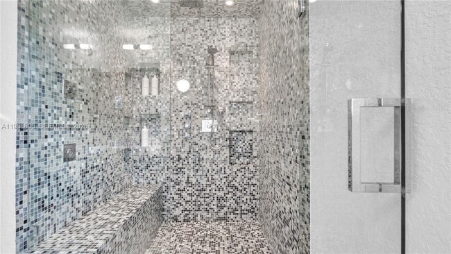 Building Photo - 1715 NE 40th St