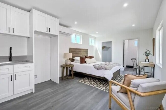 Building Photo - 1059 Emory St