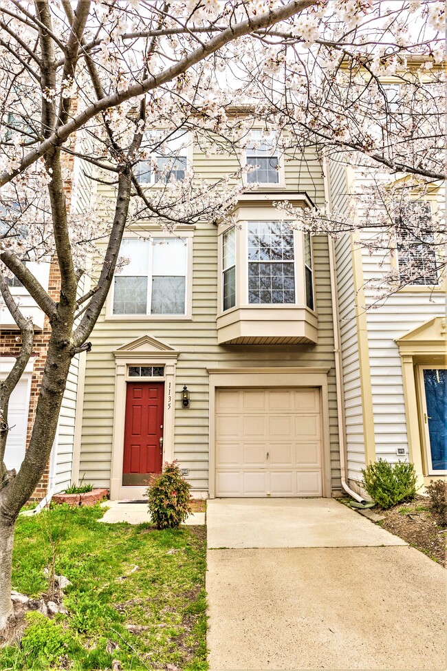 1135 Cypress Tree Pl - 1135 Cypress Tree Pl Herndon VA 20170 ...