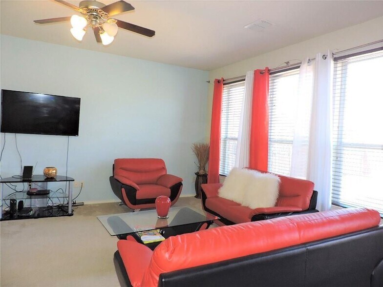 Building Photo - 340 Turquoise Dr