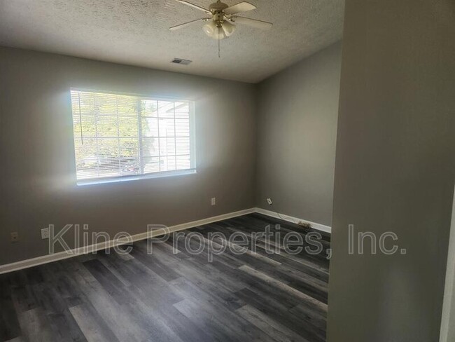 Building Photo - 5015 Clarkson Dr