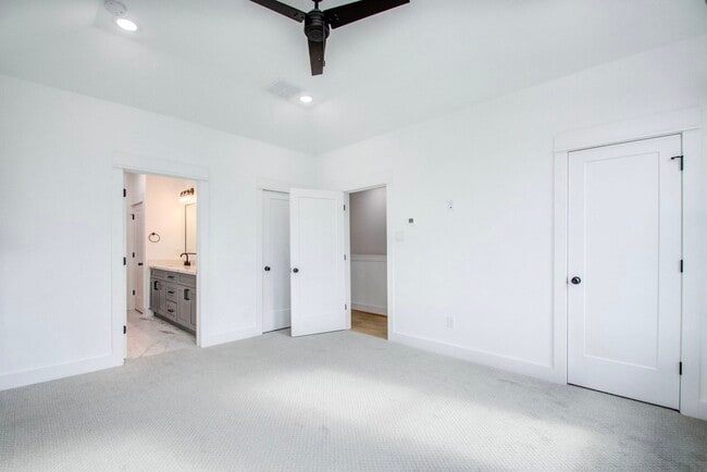 Building Photo - 2803 Anita St