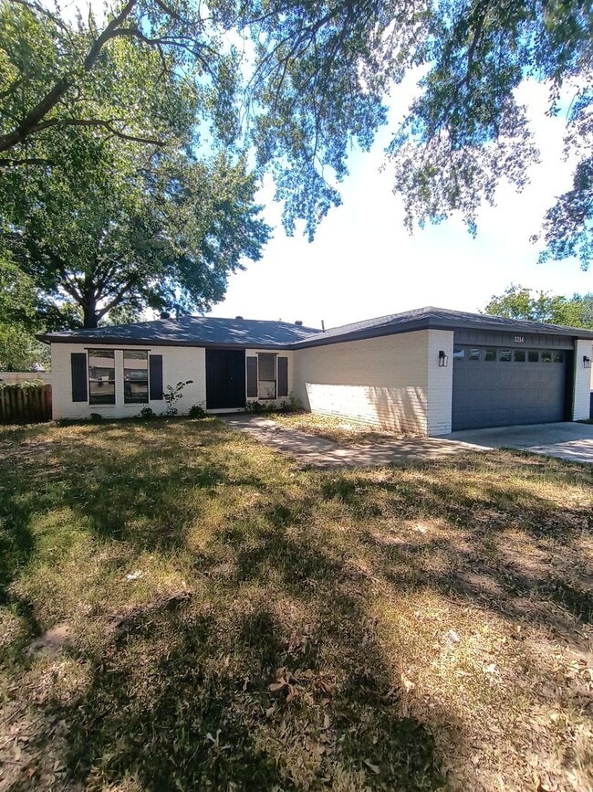 Building Photo - 3214 Bryn Mawr Cir