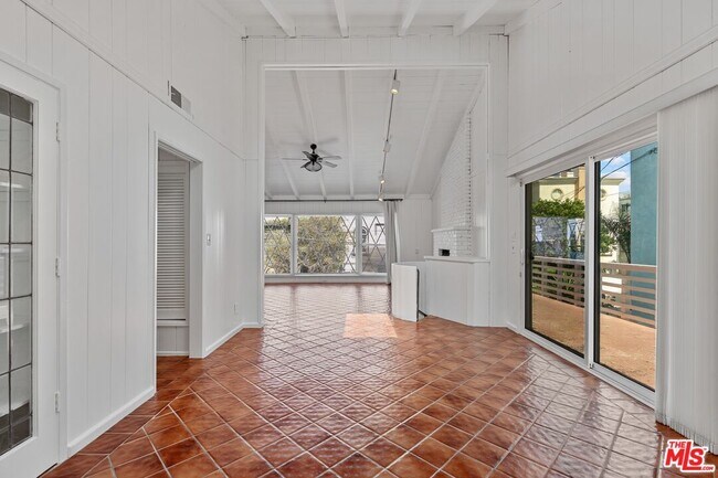 Building Photo - 112 Fleet St