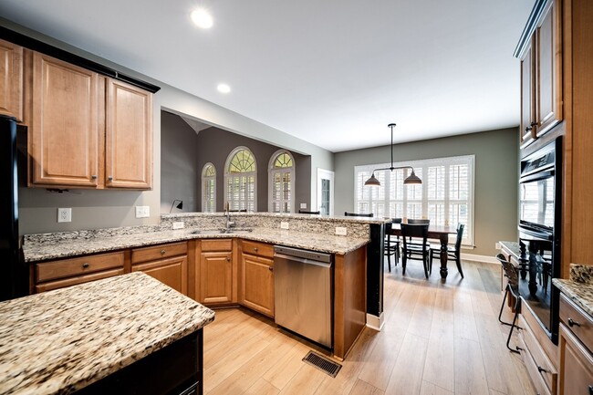 Building Photo - 9813 Albemarle Ln