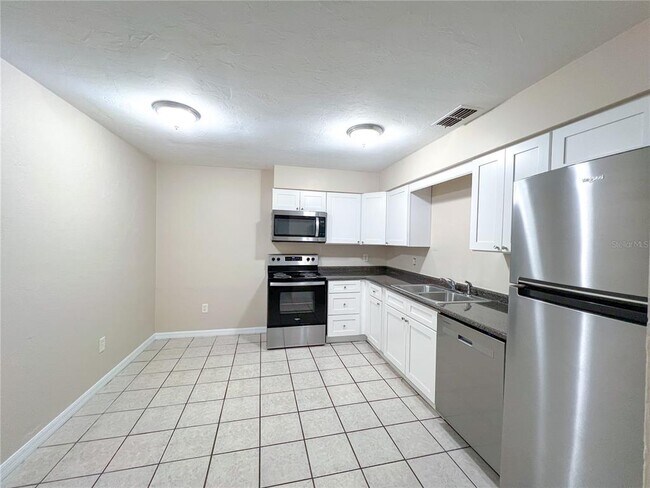 Building Photo - 703 SW 69th Terrace