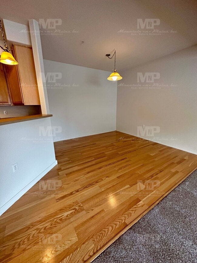 Building Photo - 5220 Boardwalk Dr