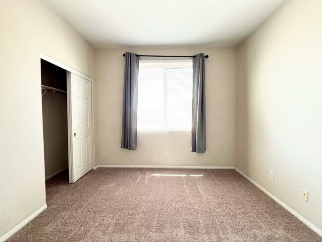 Building Photo - Wonderfully two-story single-family property