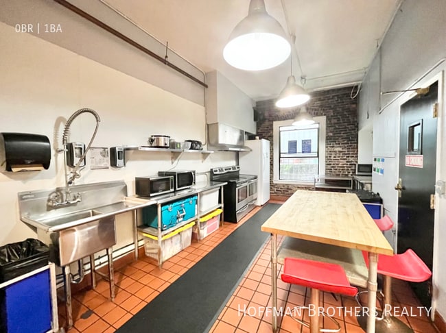 Building Photo - 1010 Bush St