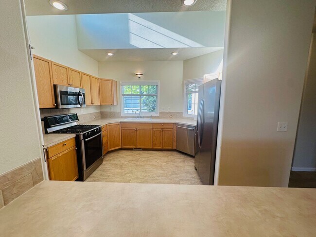 Building Photo - Exceptionally maintained Single level 3 bedroom home available soon!