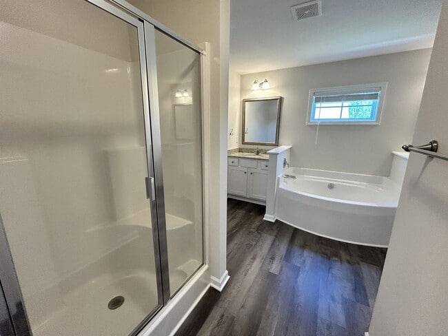 Building Photo - 144 Sunny Pt Lp