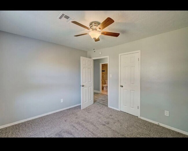 Building Photo - Beautiful newly remodeled home located in ...