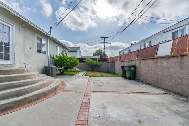 Building Photo - 2540 Hudspeth St