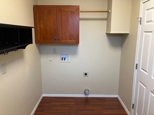 Building Photo - Well-Kept Three Bedroom Home in West Salem