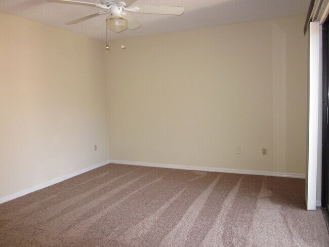 QUAIL RUN TOWNHOMES - 15419 E Pond Woods Dr Tampa FL 33618 | Apartment