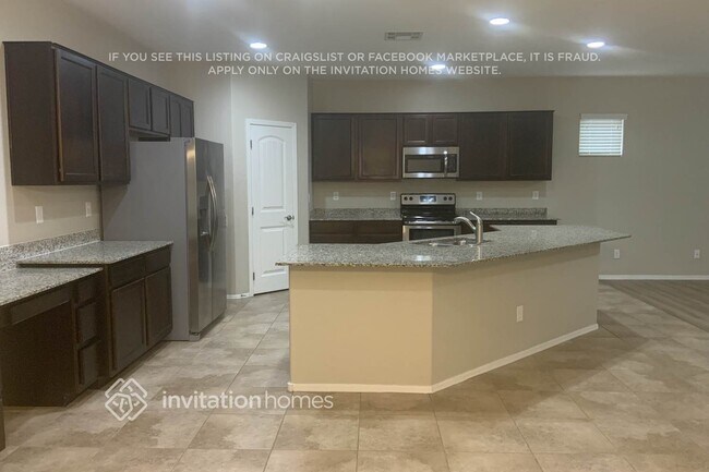 Building Photo - 1290 E Palomino Way