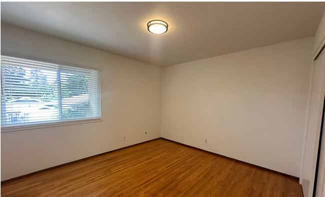 Building Photo - Coastal Living 3 bedroom home in the heart...
