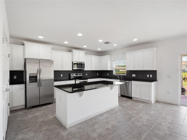 Building Photo - Bellalago Home