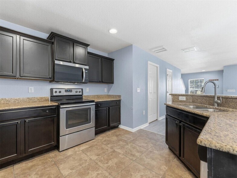 Building Photo - 27540 Desert Willow Way