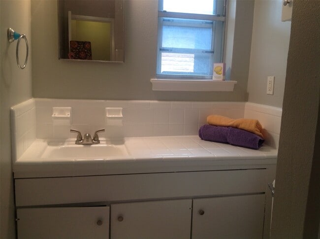 Building Photo - 7427 Tanager St