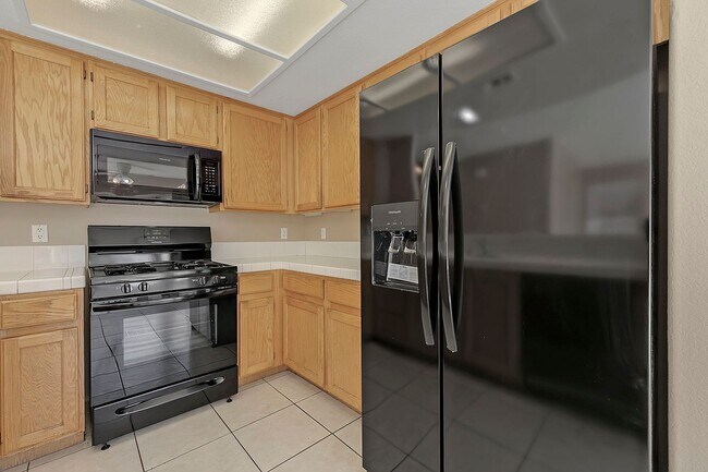 Building Photo - Green Valley Home! Beautiful &  Spacious! Stainless steel appliances! Washer & dryer! No pets!