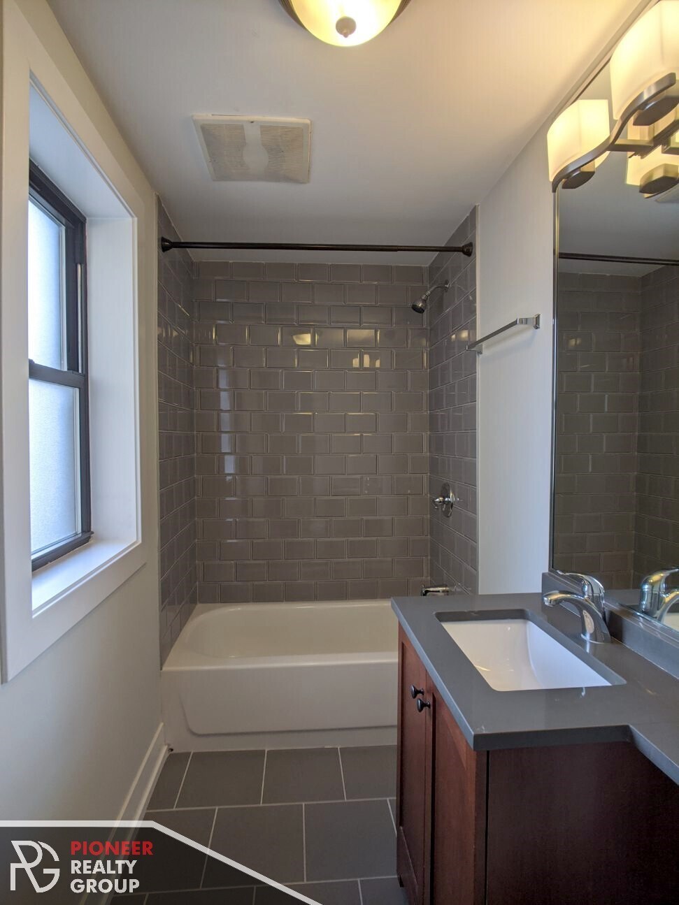 Building Photo - 557 W Arlington Pl