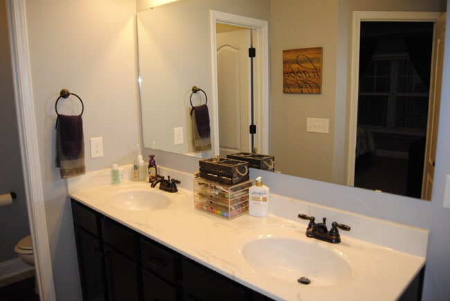 Building Photo - Spacious 4-Bedroom Home with Loft, New Carpet & Private Cul-de-Sac Location