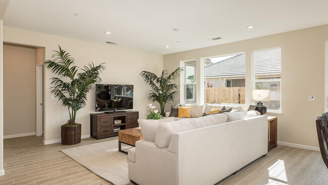 Building Photo - Gorgeous NEW Home in Roseville!