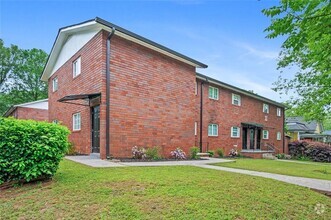 Building Photo - 1060 Oak St SW