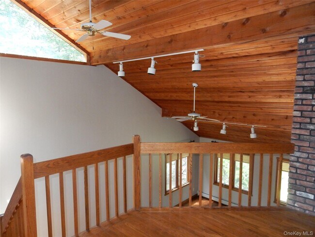 Building Photo - 104 County Rd 65