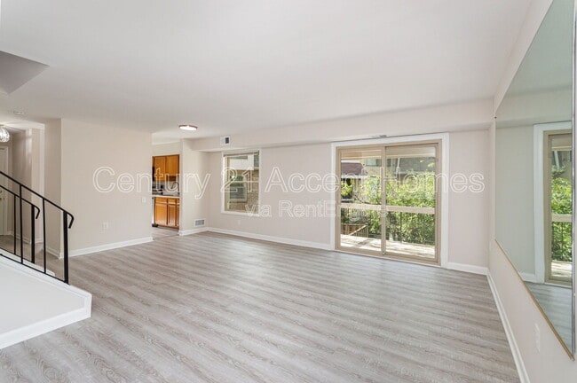 Building Photo - 1746 Dogwood Dr
