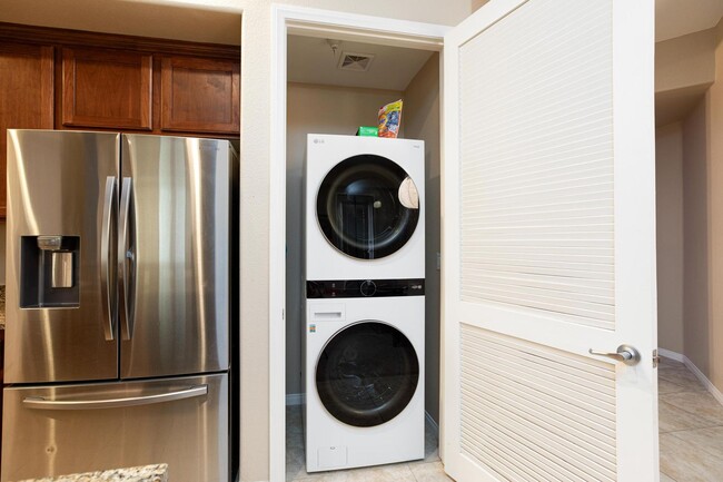 Building Photo - Partially Furnished Condo | Gourmet Kitchen, Pool & Fitness Center | 6-Month Lease Available