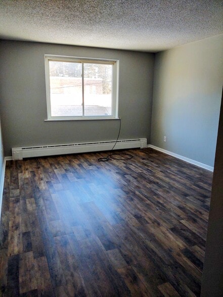 Building Photo - 131 Elm St