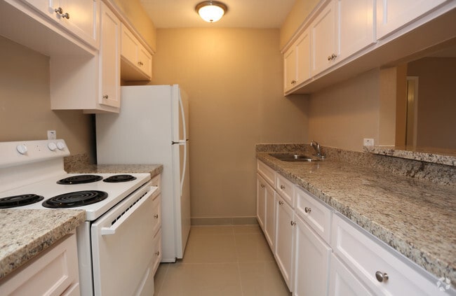 Primary Photo - Maple Court Apartments