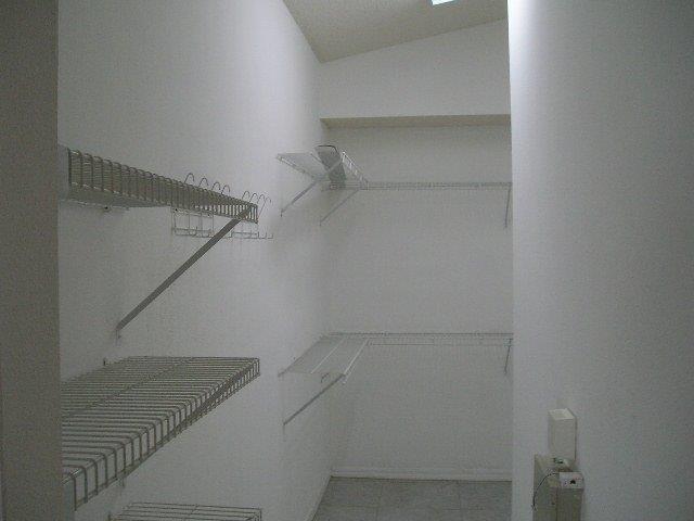 Building Photo - 3-Bed, 2-Bath, 2- Car Garage in Valrico